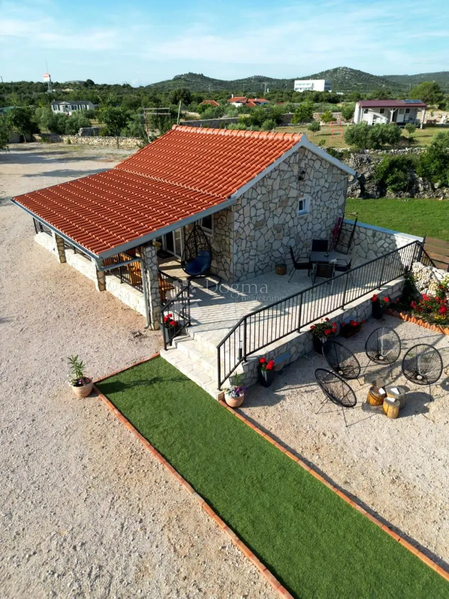 bogdanovići - šibenik, opg – predivno seosko imanje nadomak šibenika - slika 2