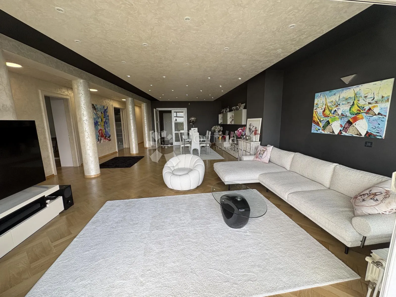 Vrhovec 192 m² – panoramski pogled na Zagreb, terase, garaža