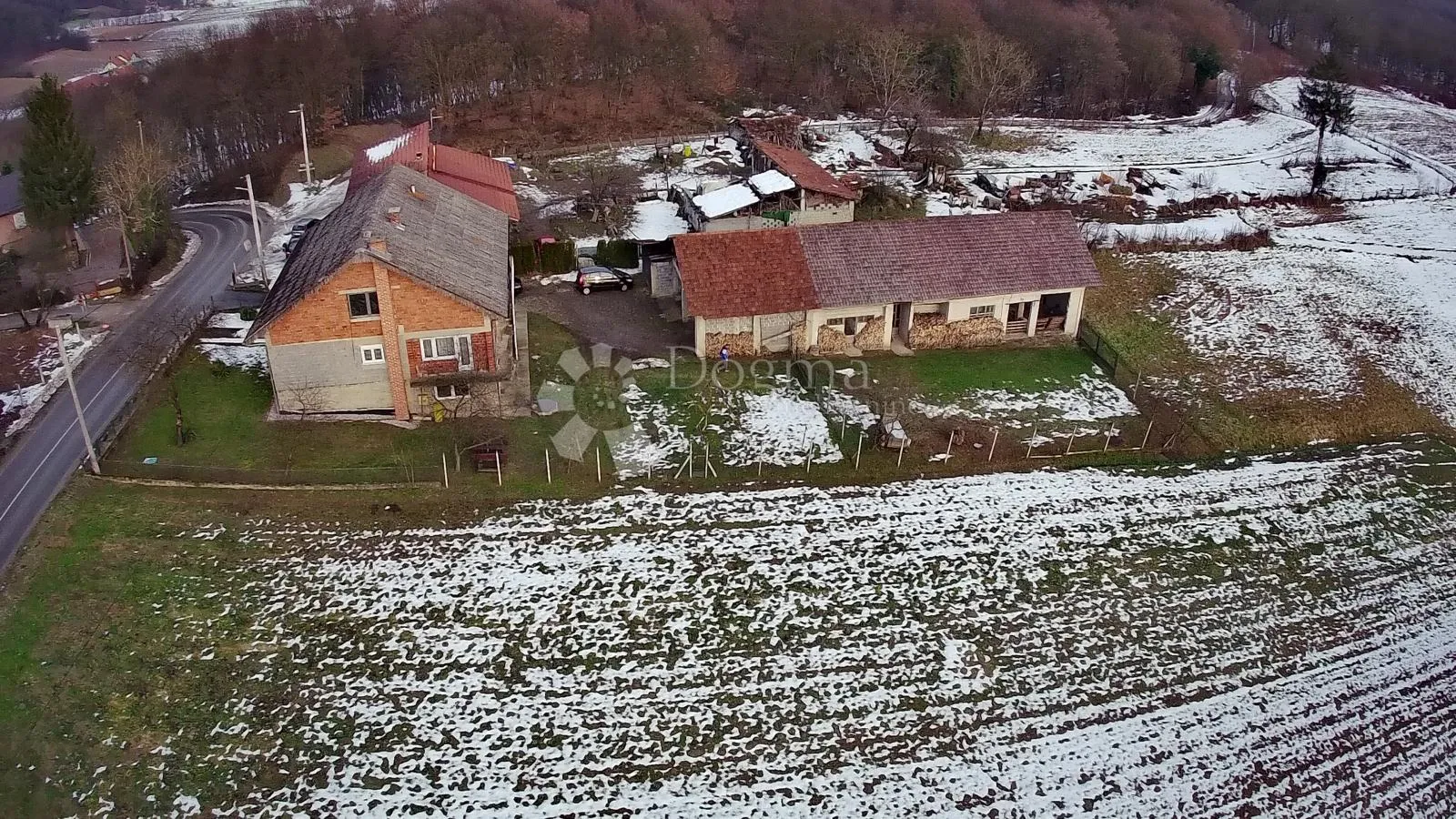 kuća s dva stana, gospodarskim objektom i gotovo 3 hektra zemljišta - slika 53
