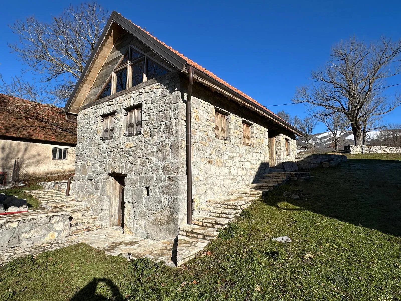 difuzni hotel autohtone kamene kuće 10+1 - slika 31