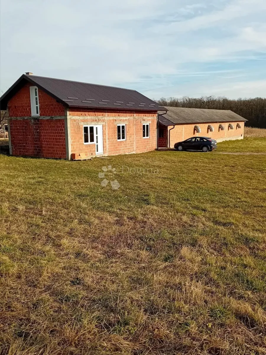 Gospodarski objekt na parceli 12.377 m²-Poljana Križevačka - Poljana Križevačka, Križevci
