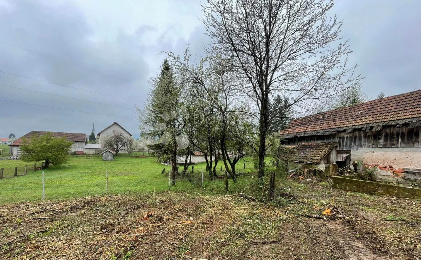 imanje u oštarijama sa kućom za adaptaciju - slika 12