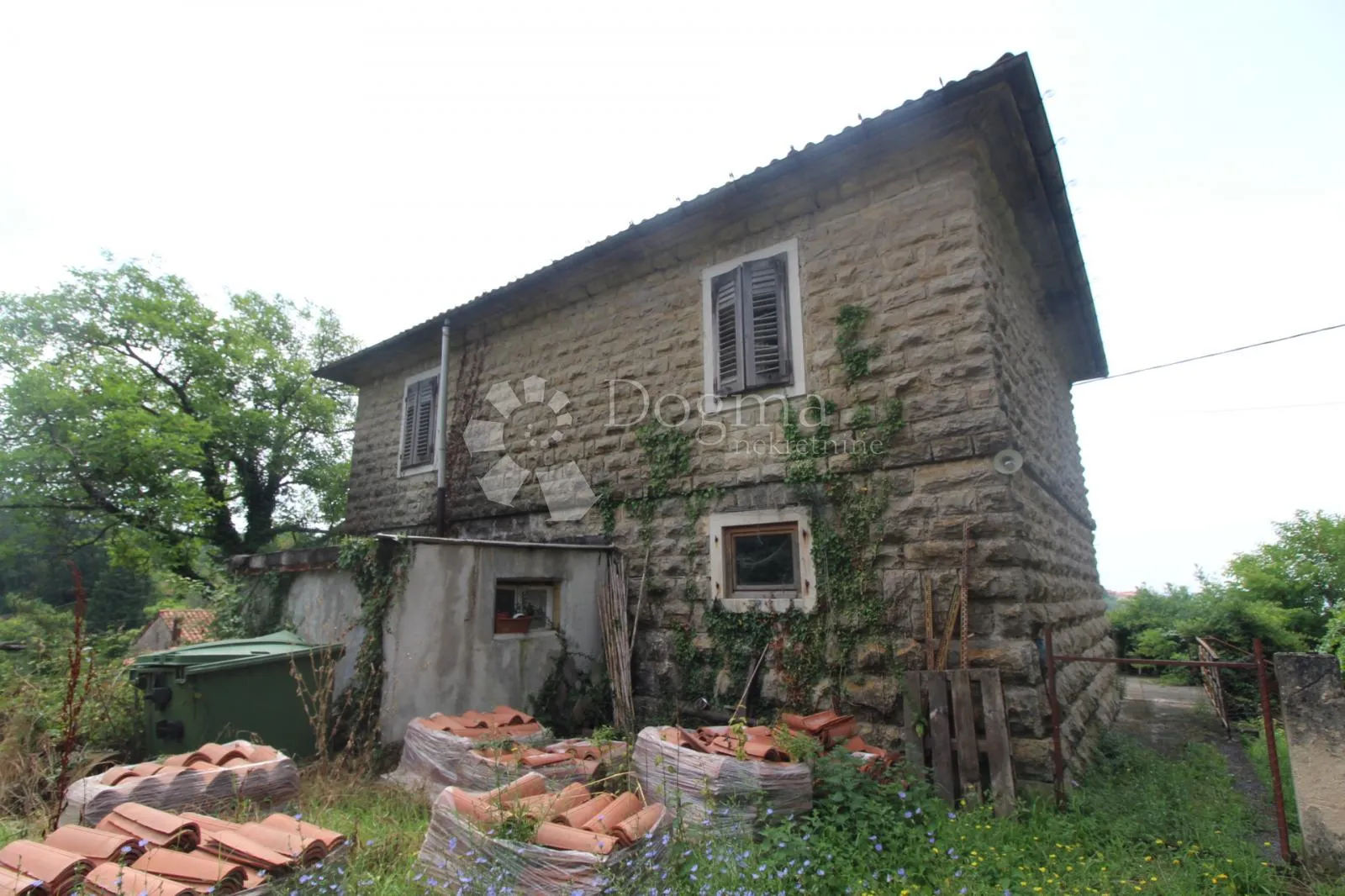 autohtona starina sa predivnim pogledom na grožnjan - slika 3