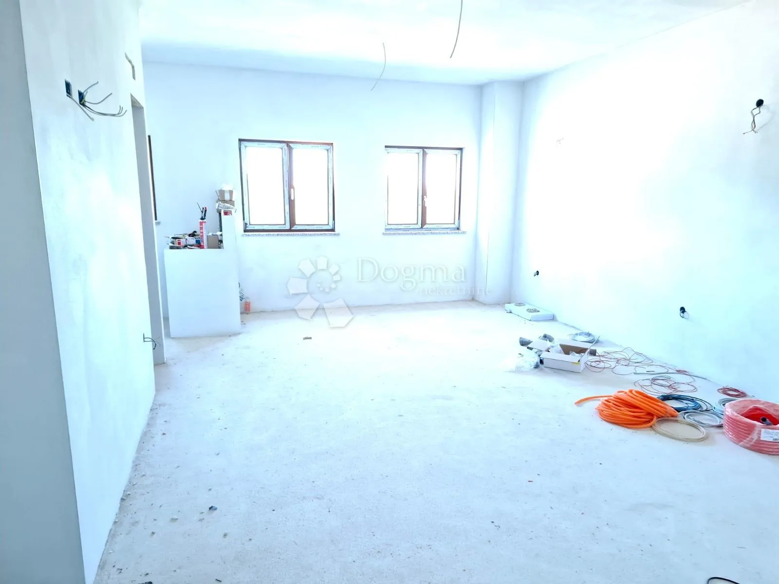 villa u rovinjskom selu, roh bau 550 m2, sa građevinskom okućnicom - slika 18
