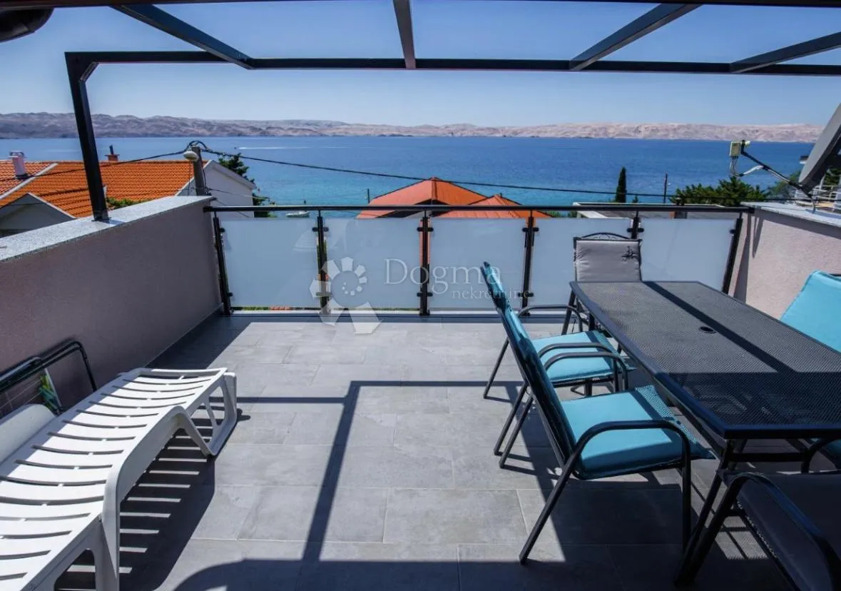 kuća s tri apartmana uz more - slika 1