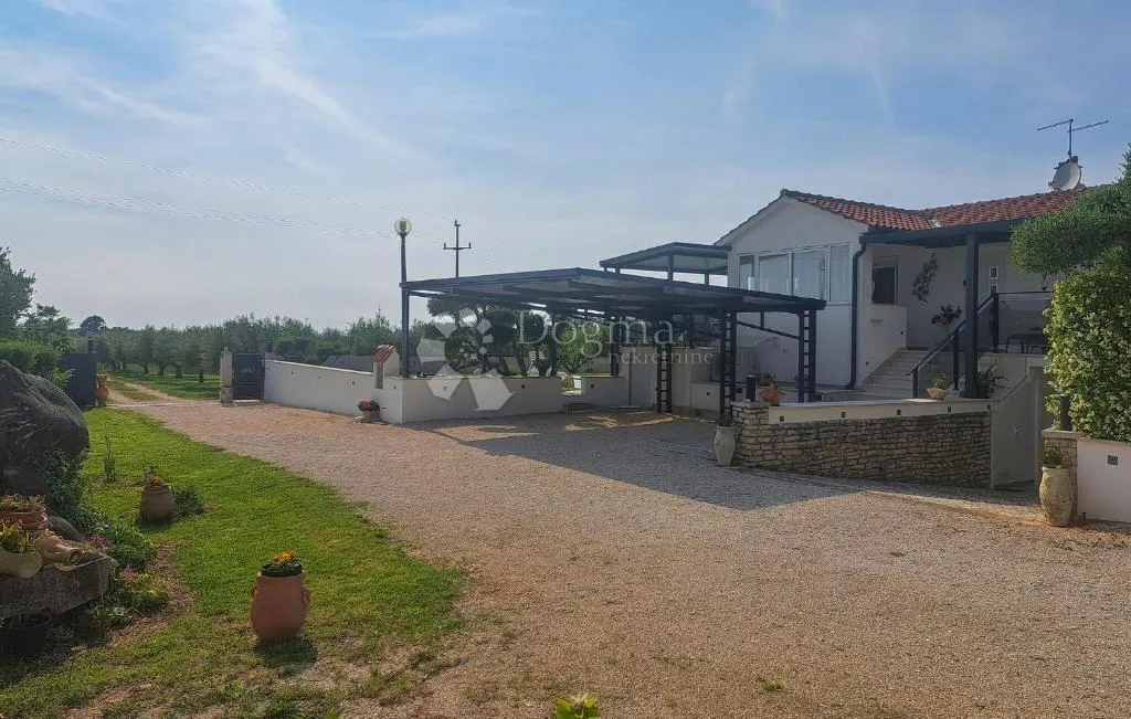 poreč okolica - moderna kuća s bazenom okružena prirodom - slika 28