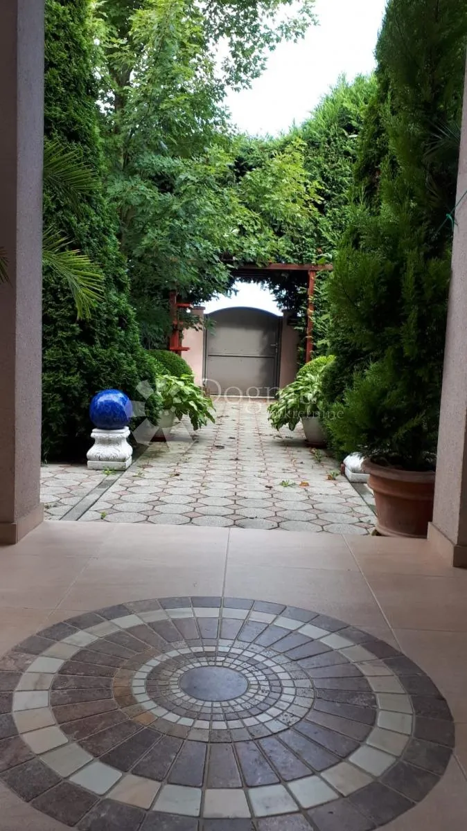 vila na varaždinbregu s prekrasnim arboretumom - slika 19