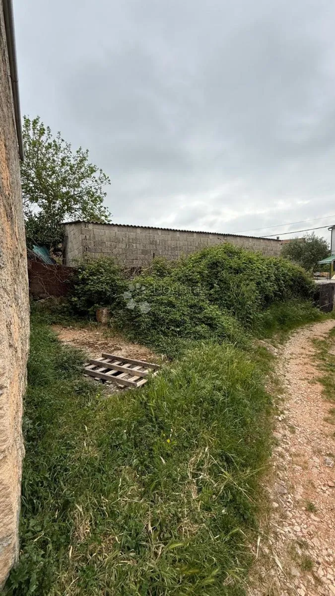 kamena priča za renovaciju na dobroj lokaciji - slika 12