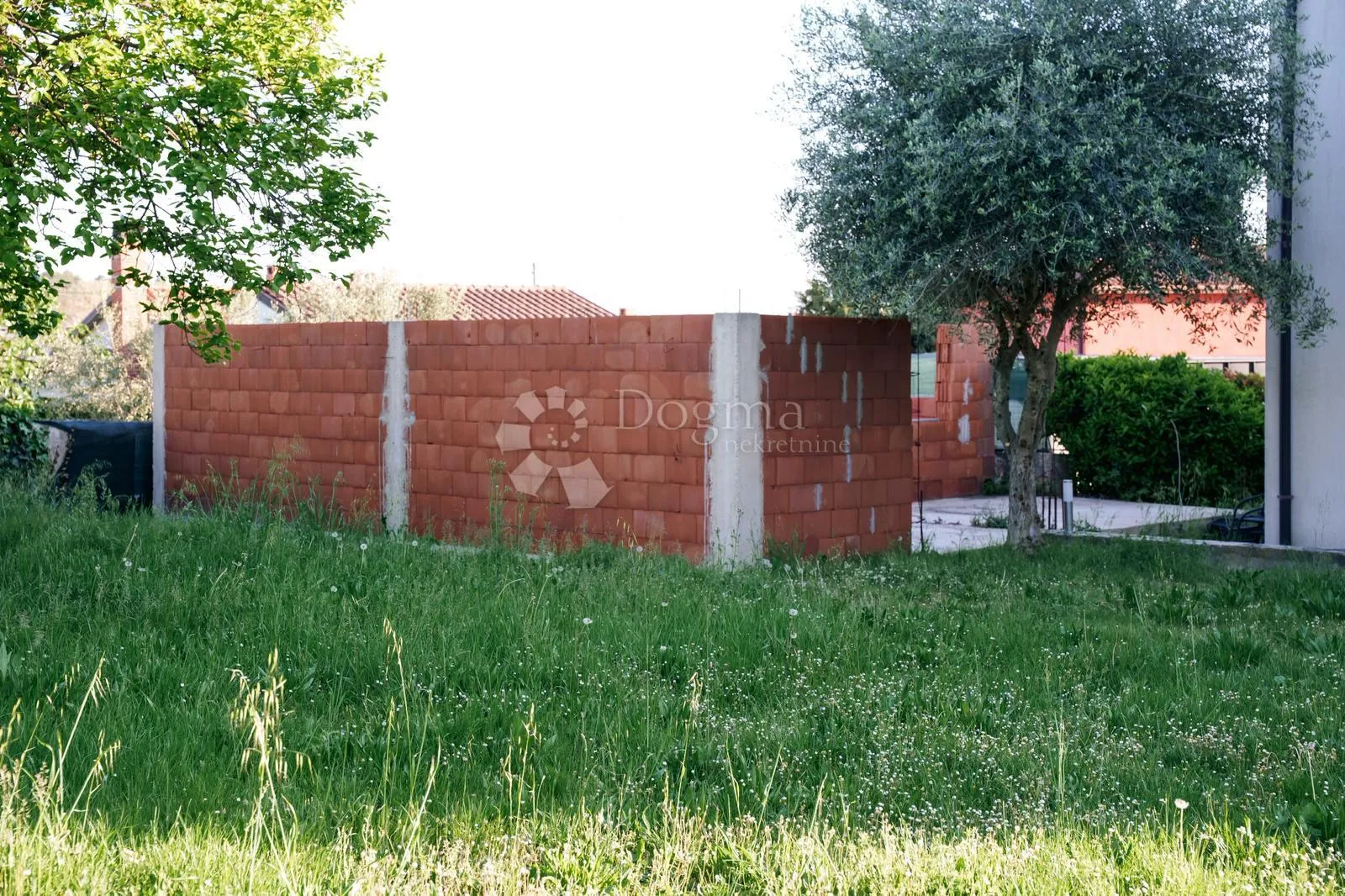 apartmanska kuća na atraktivnoj lokaciji - slika 15