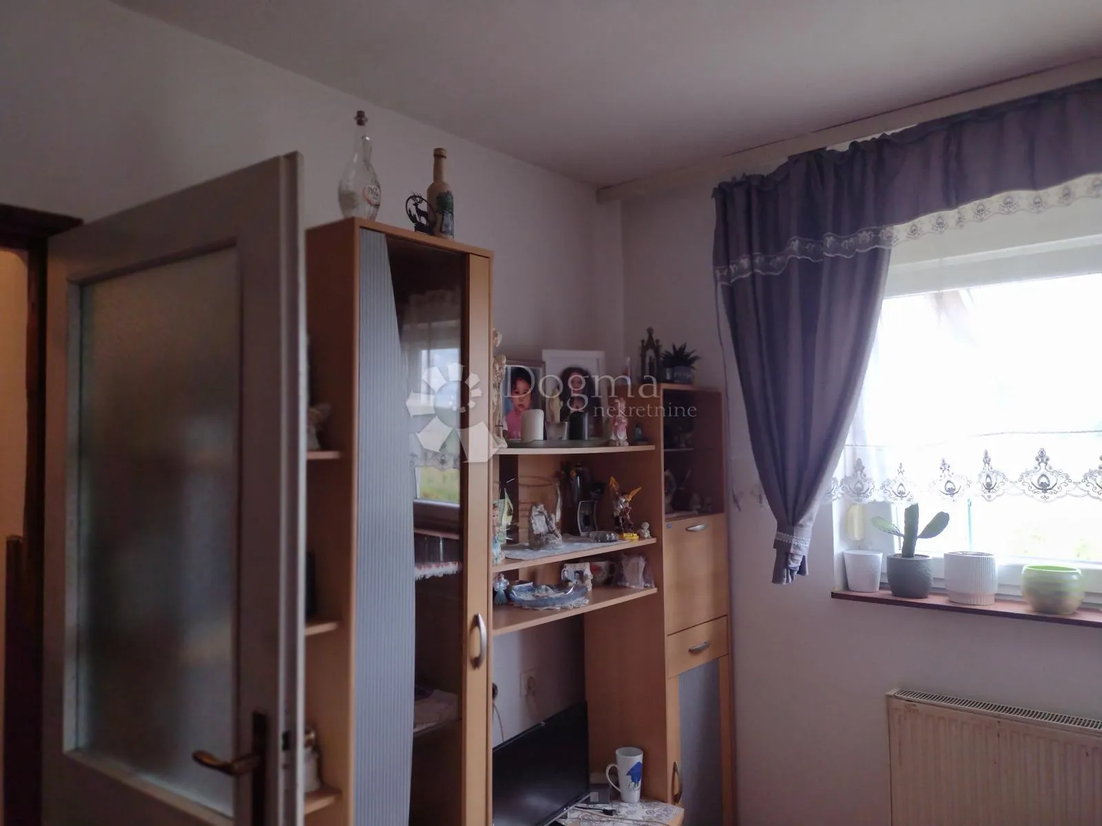 komforna kuća novije gradnje sa imanjem - slika 5