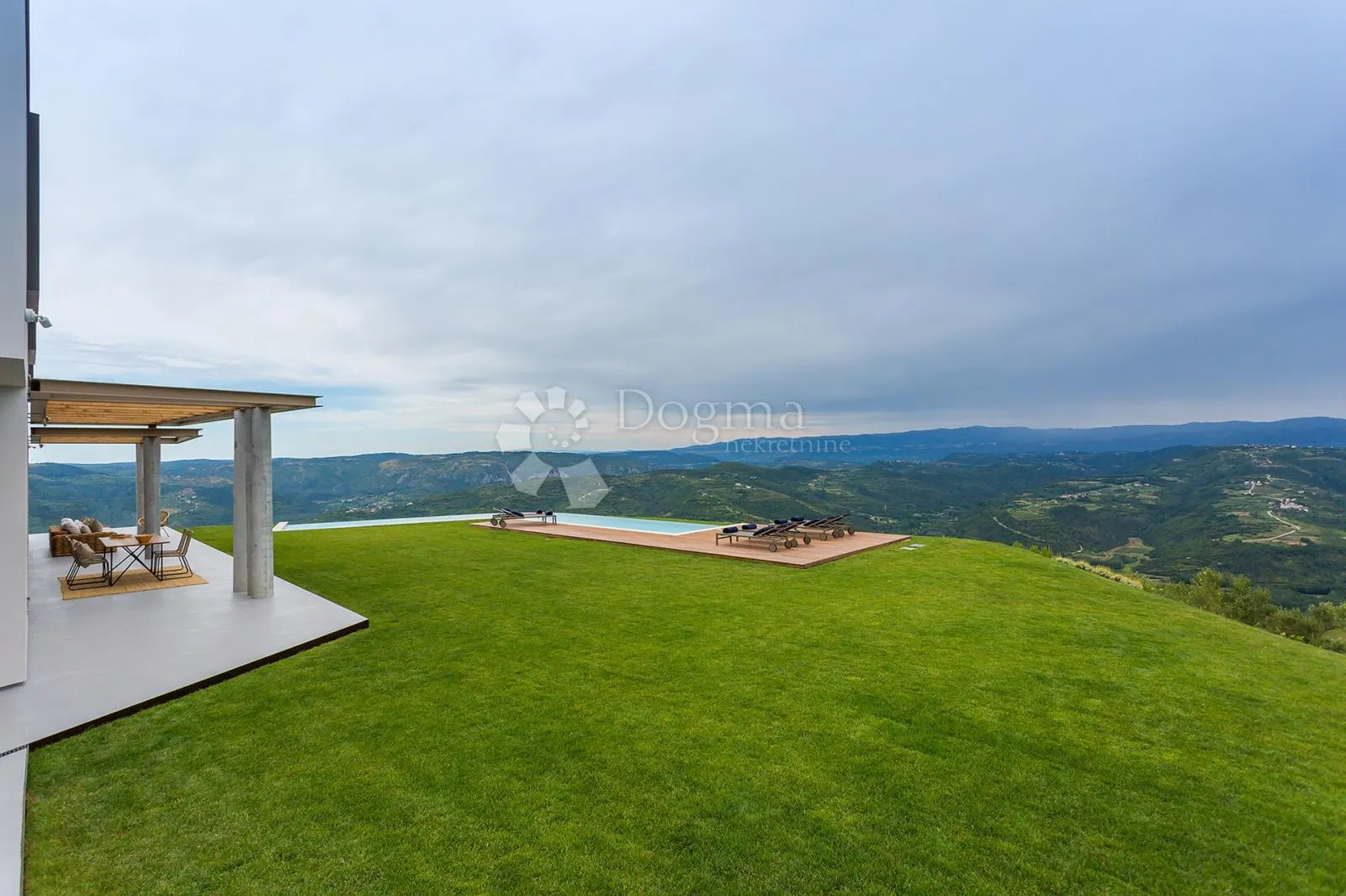 dizajnerska vila s panoramskim pogledom - slika 36