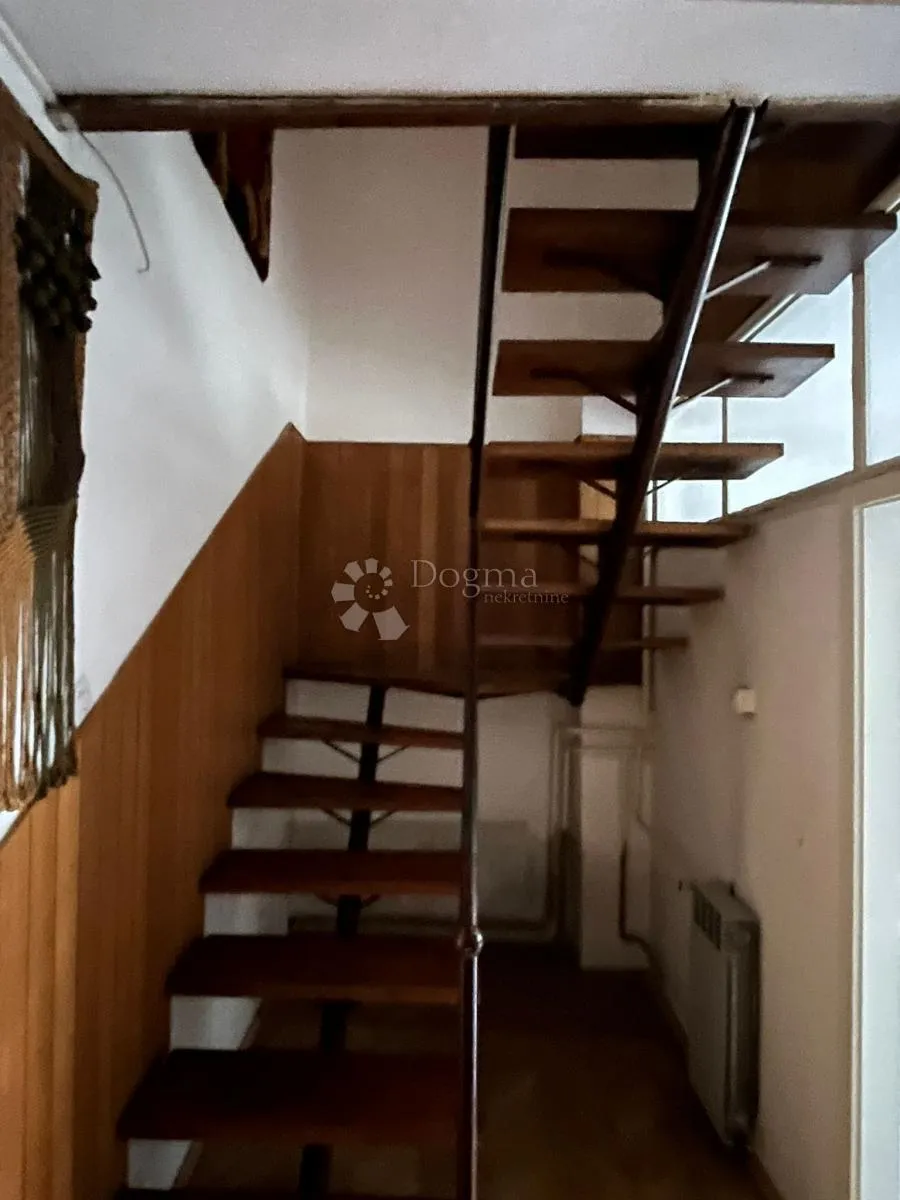 dvoetažni stan na kvatriću - slika 3