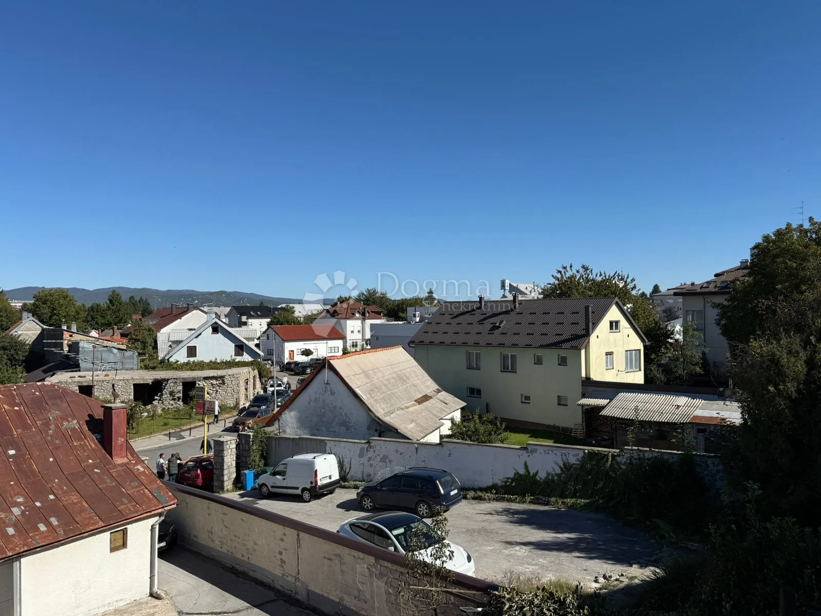 dvije kuće sa gospodarskim objektom na atraktivnoj lokaciji - gospić centar - slika 4