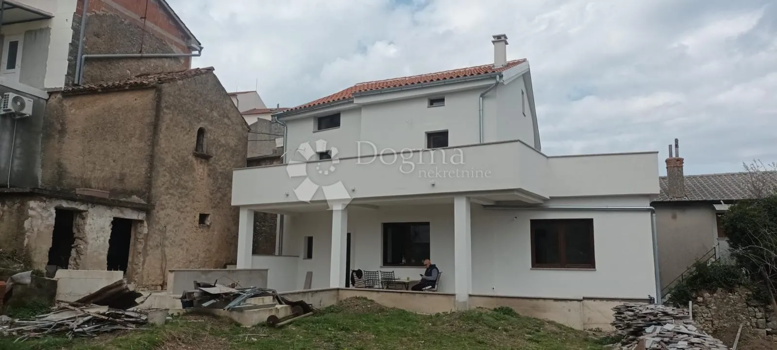 apartman u staroj jezgri dobrinja - slika 12
