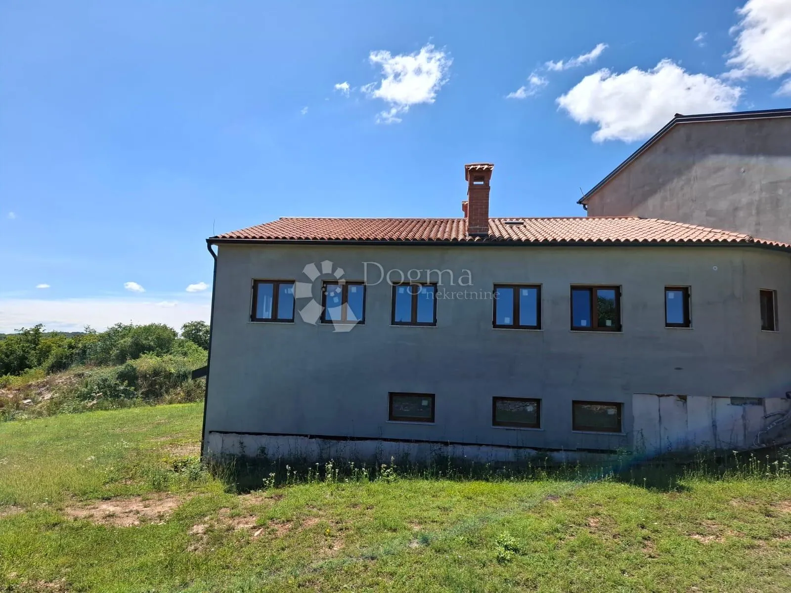 villa u rovinjskom selu, roh bau 550 m2, sa građevinskom okućnicom - slika 29