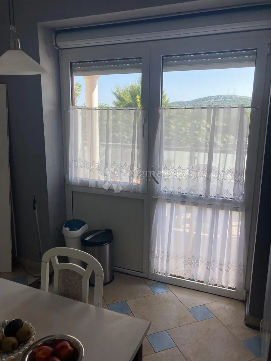 prilika - apartmanska kuća u pirovcu, 1. red do mora - slika 21