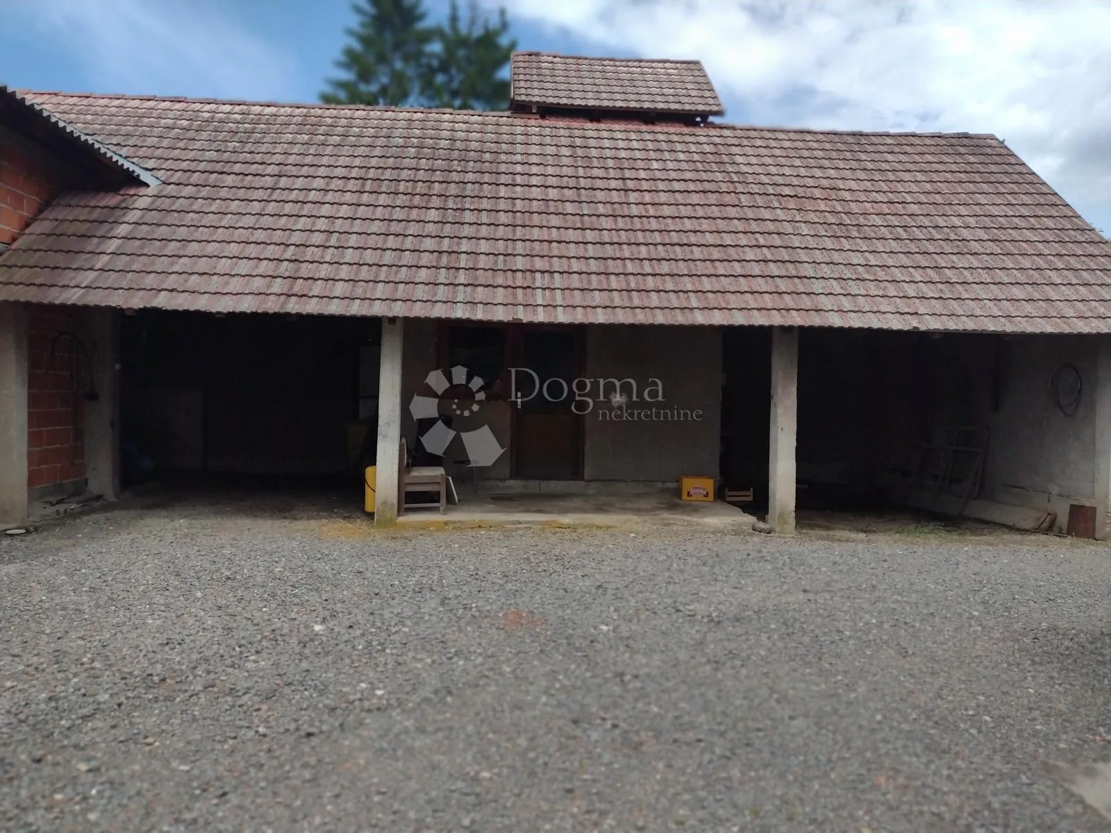komforna kuća novije gradnje sa imanjem - slika 25
