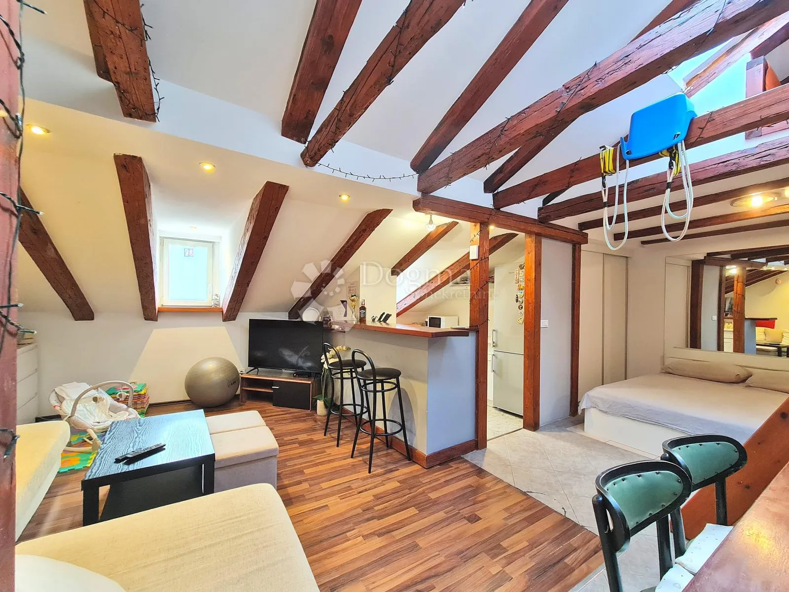 tri apartmana u srcu grada - slika 9