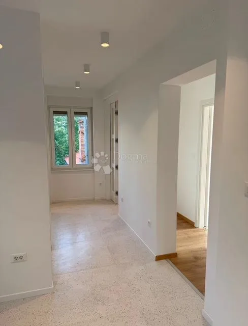 vojak-97m2,3skl,kompletno adaptiran ,balkon, - slika 2