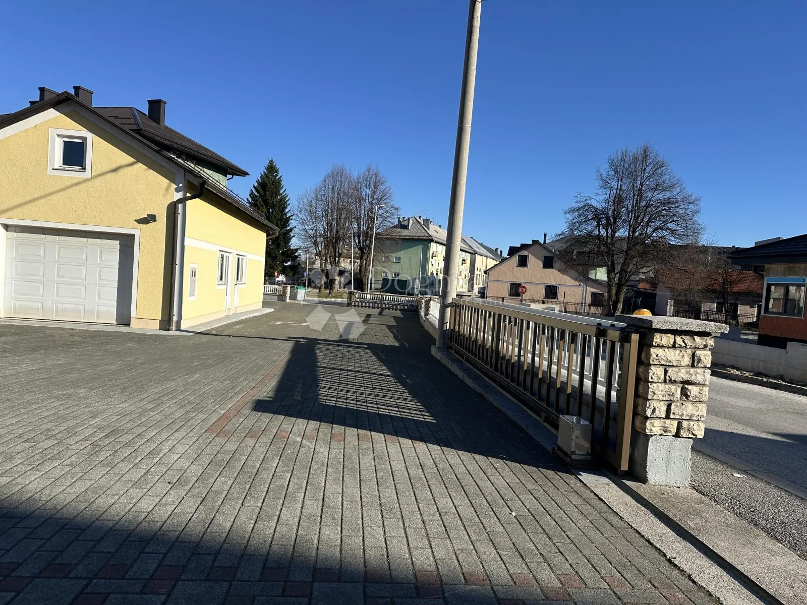 stambeno poslovni objekt u centru grada - slika 8
