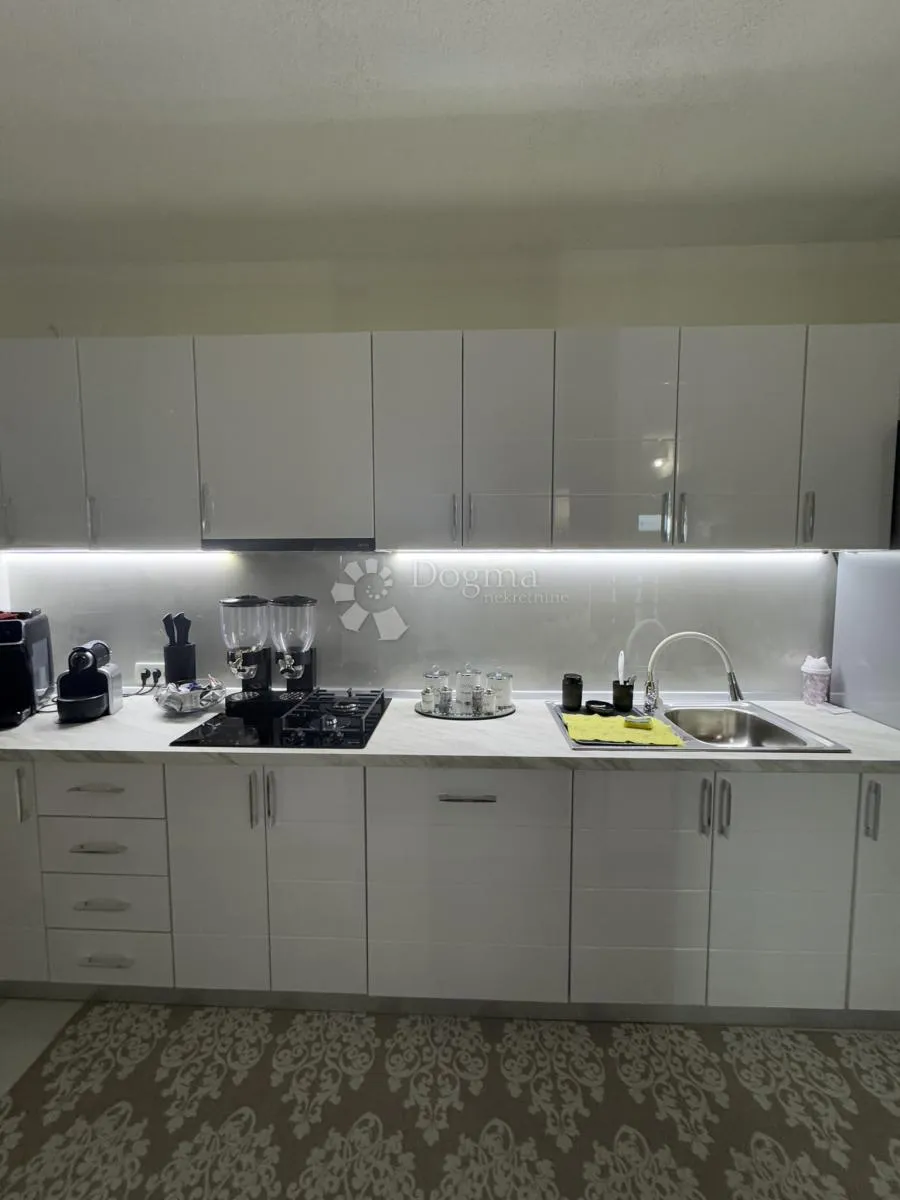 luksuzna kuća u centru sa dodatnim objektom - slika 4