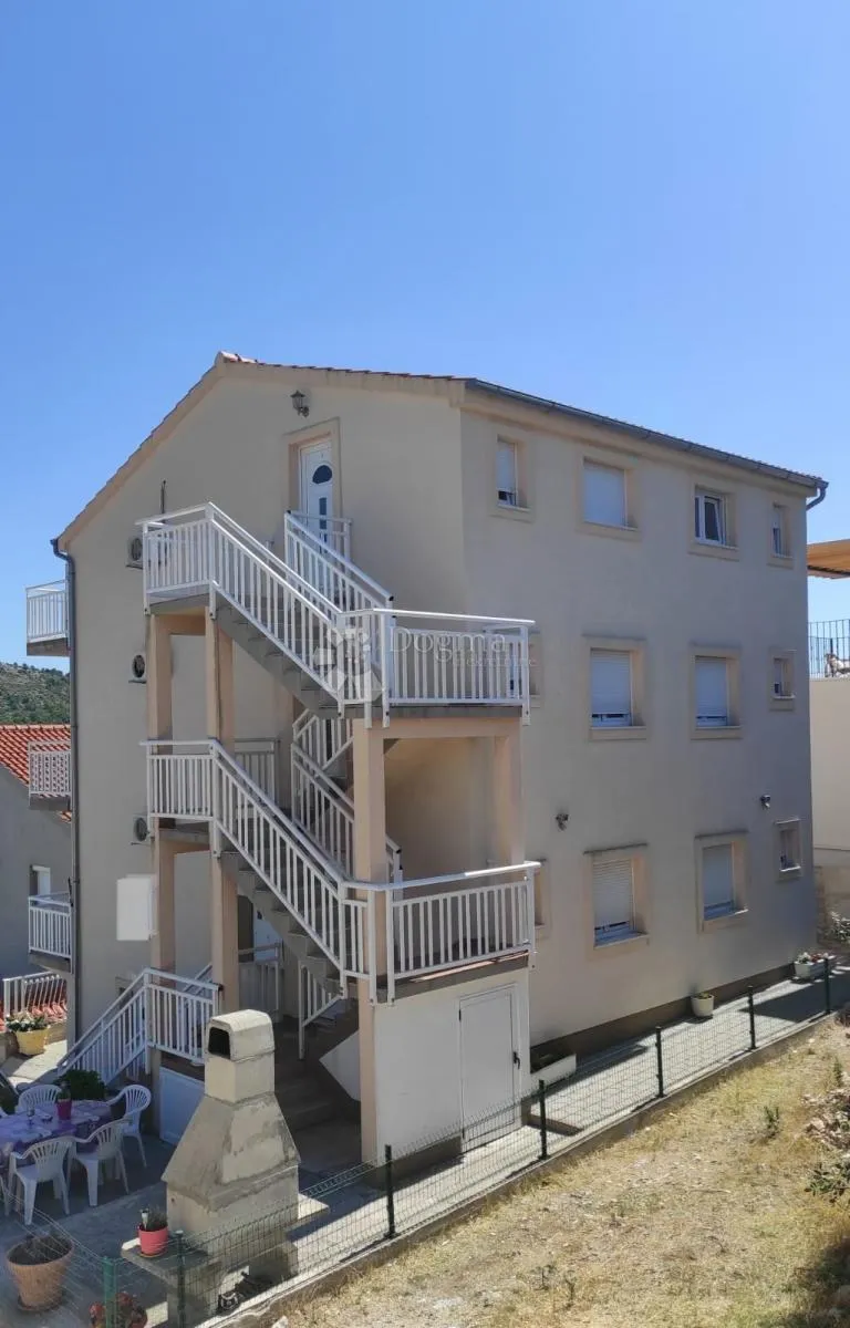 rogoznica – apartmanska kuća s 7 jedinica i velikim investicijskim potencijalom - slika 12
