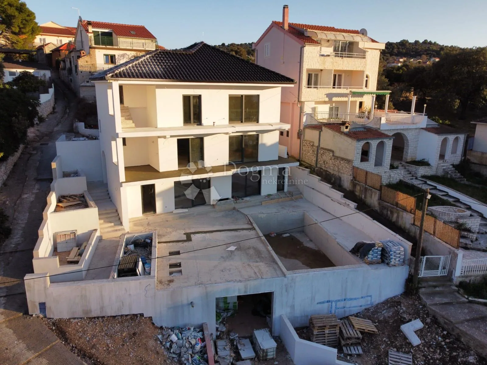 ražanj- villa s bazenom prvi red do mora - slika 3