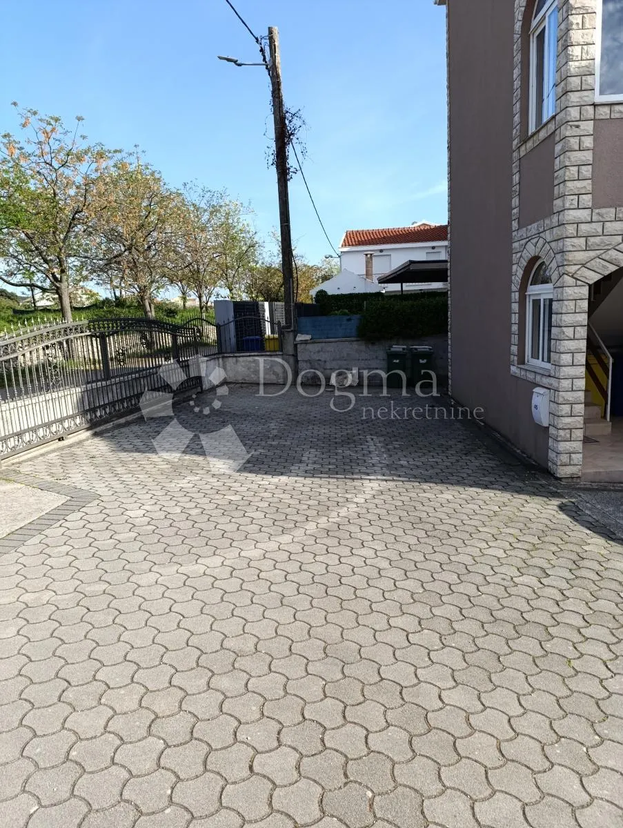 bibinje - apartmanska kuća prvi red do mora - slika 11