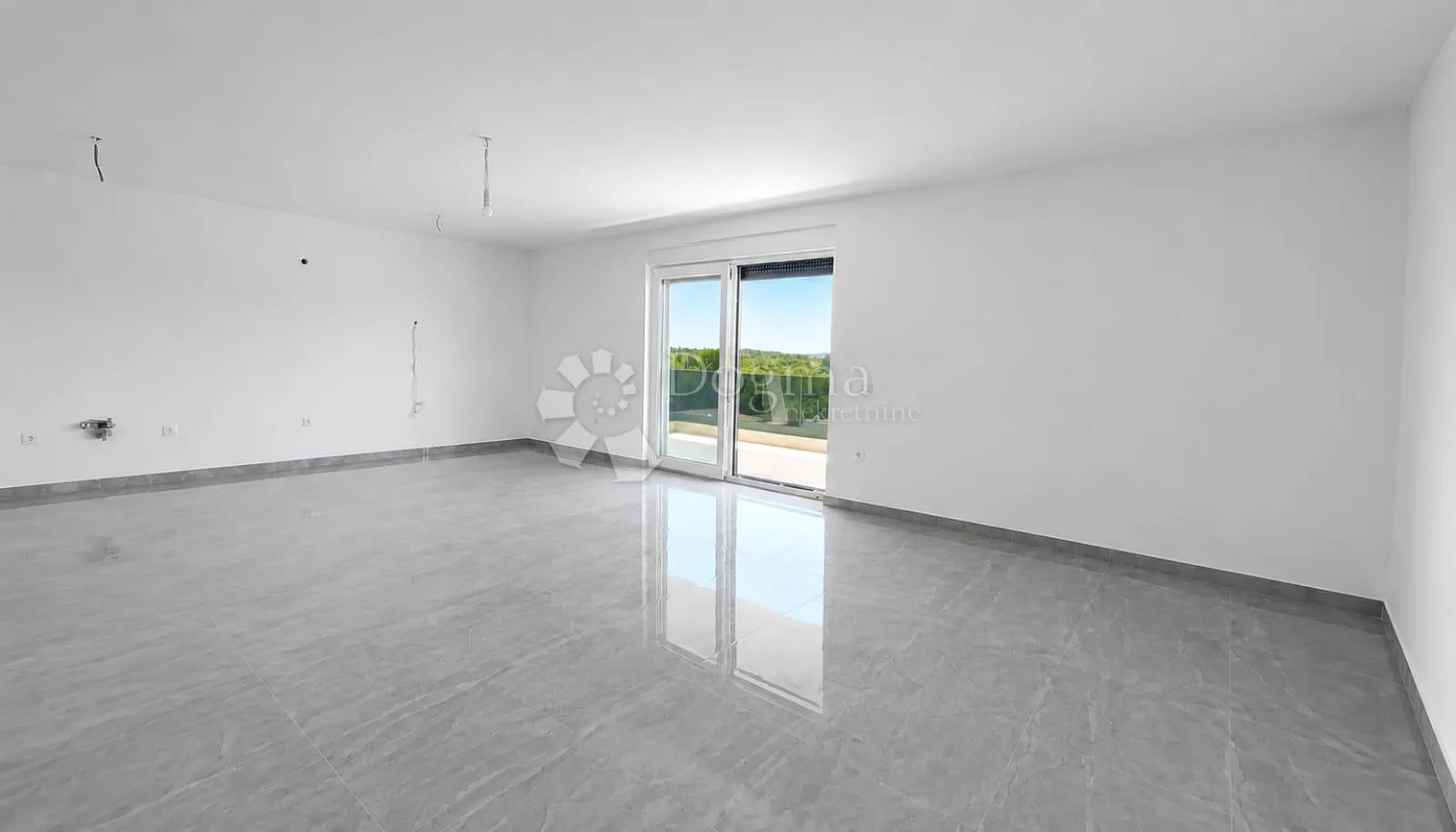 penthouse sa 3ss+db i krovnom terasom 800m od mora - slika 2