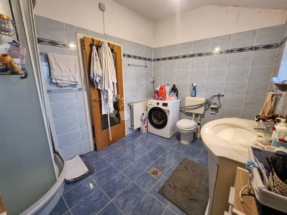 šibenik, šarmantan stan s prostranom terasom - slika 12