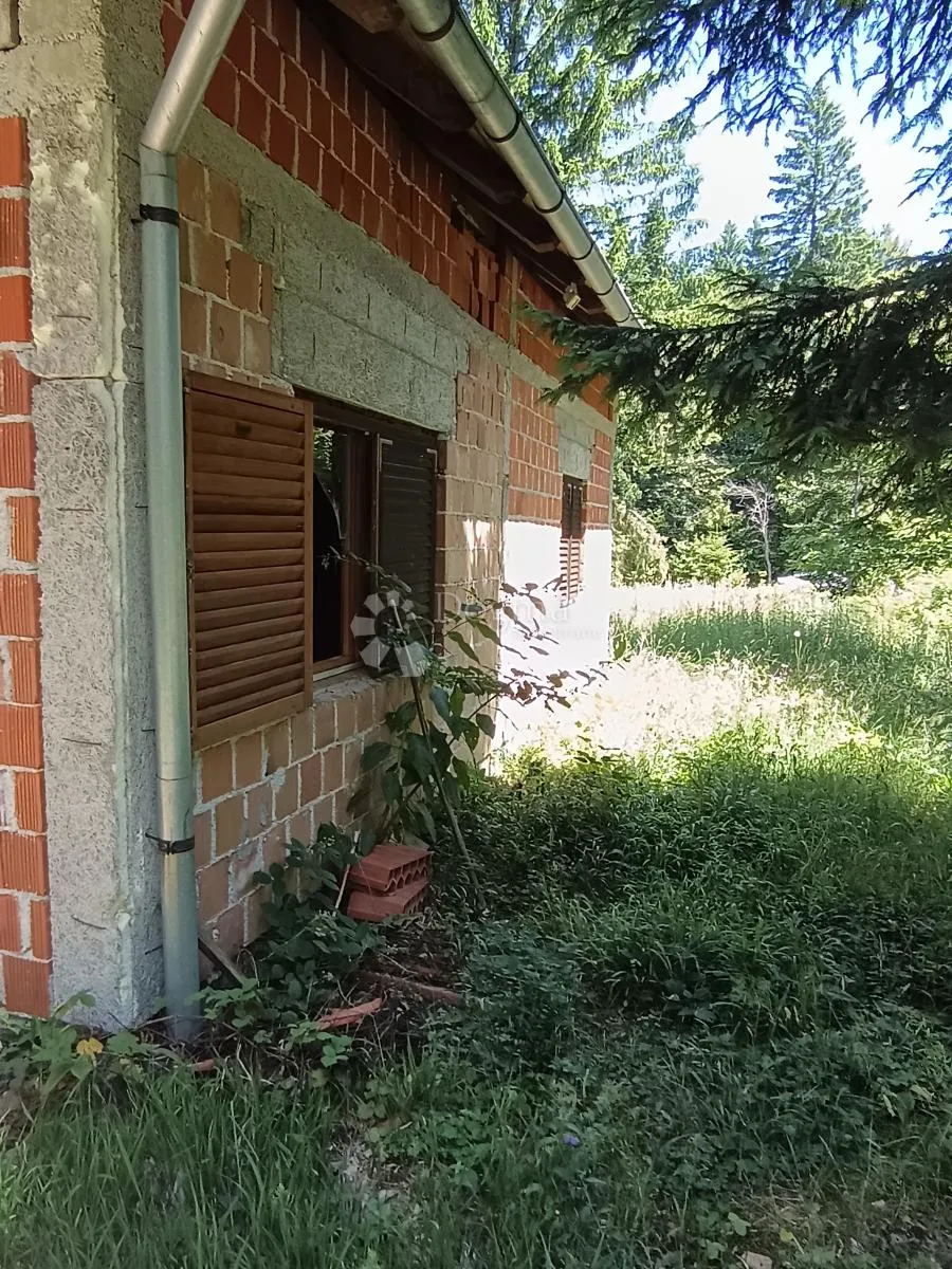 kuća s dvorištem + građ. parcela 700m2 - slika 5