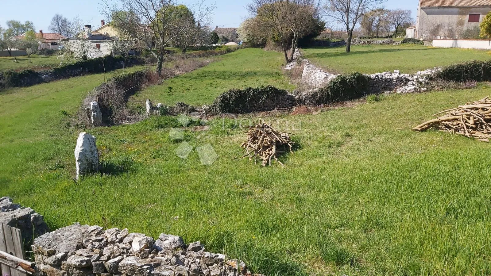 impozantna kamena kuća za adaptaciju - slika 33
