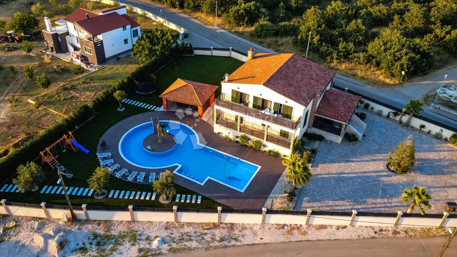 hacienda s najvećim privatnim bazenom u okolici - slika 21