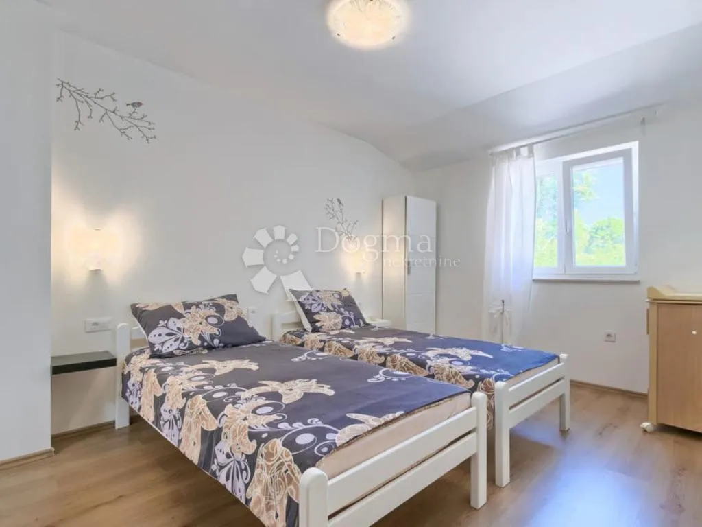 vila s bazenom u okolici labina, na kraju sela - slika 18