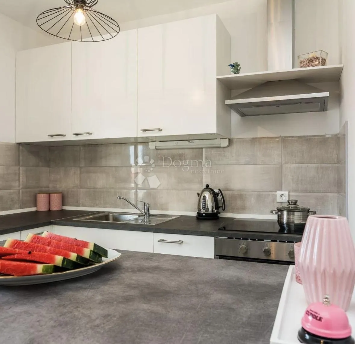 prodaje se kat kuće s dva moderno namještena apartmana centar vira - slika 17