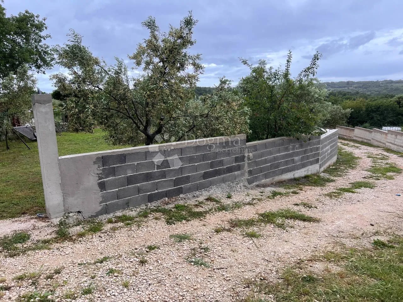 samo kod nas! građevinsko zemljište 1,5 km od mora - slika 7