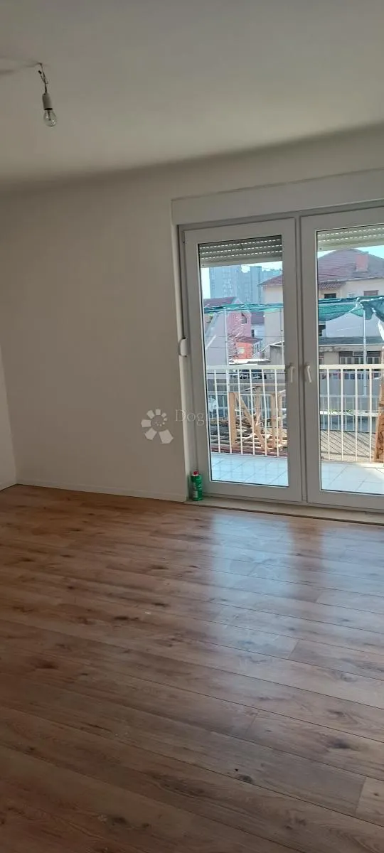 hitno! renoviran trosoban stan, split, visoka - slika 15
