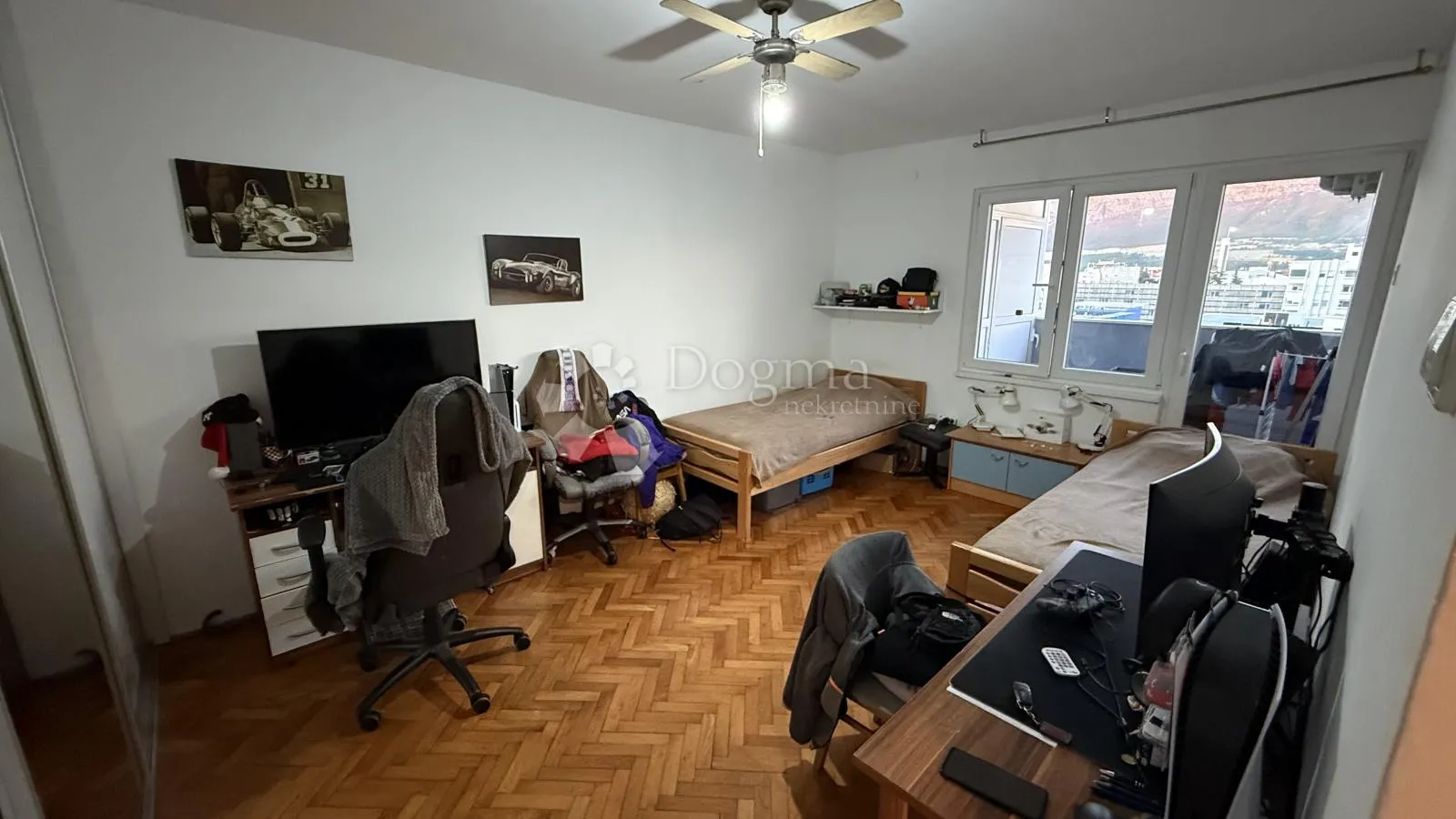 ugodan dvosobni stan s lijepim pogledom - slika 10