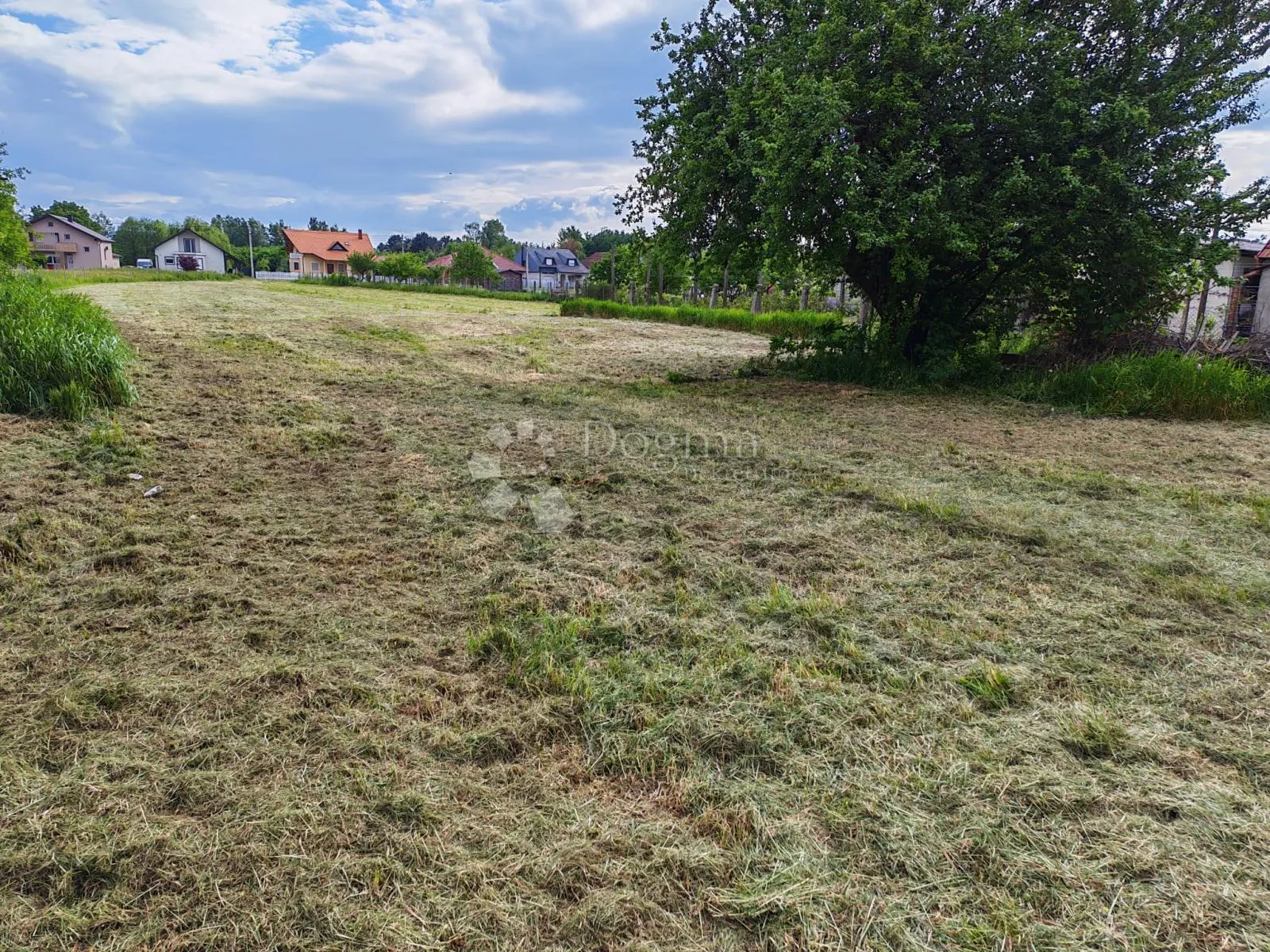 odlična prilika! građevinsko zemljište 2.387 m² s kućom u trnovcu bartolovečkom - slika 9