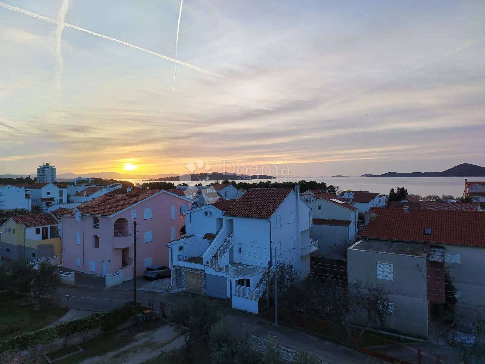 vodice - apartman 80 m2 + potkrovlje 80 m2 - 100 metara od mora - slika 12