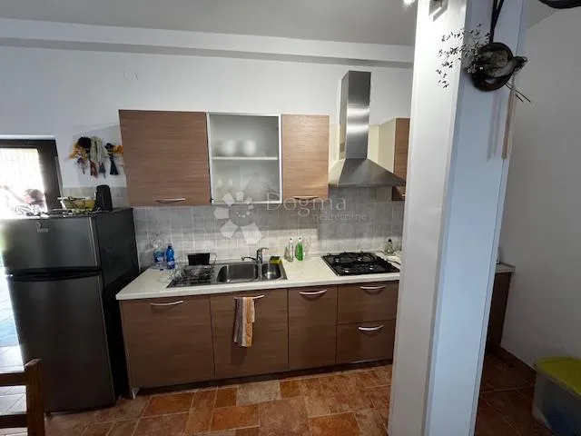 velika kamena kuća na odličnoj lokaciji u puli - slika 11