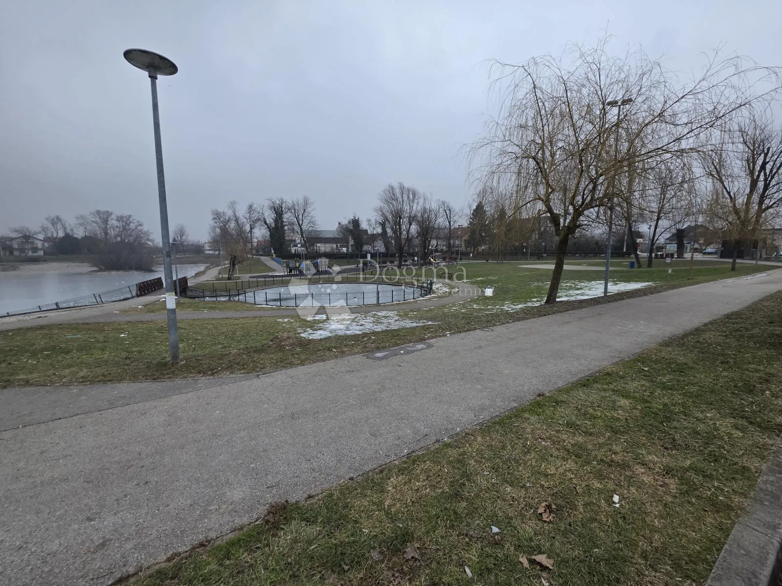 uređena kuća s bazenom i poslovnim prostorom – odlična lokacija uz jezero! - slika 71