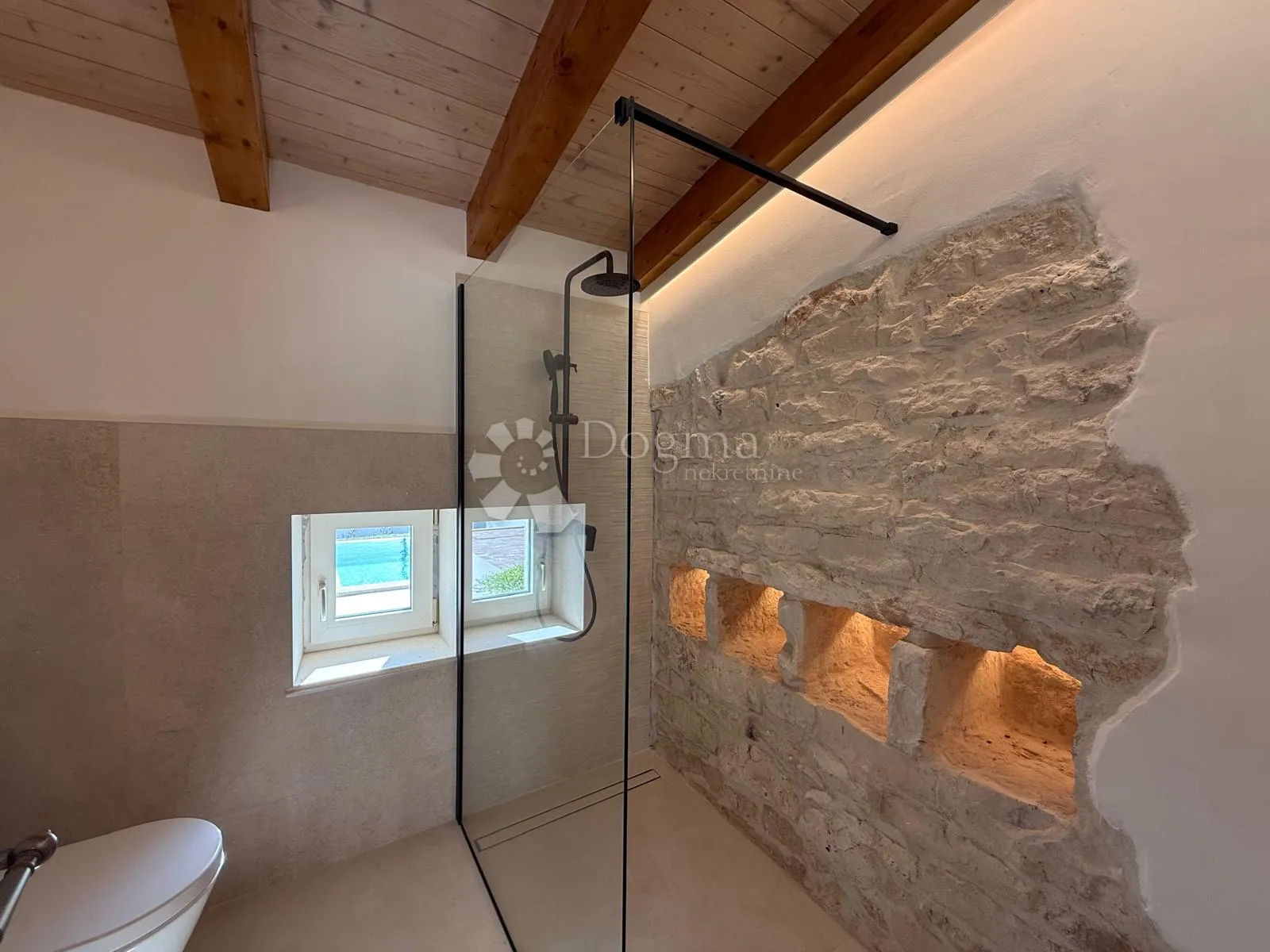 kamena vila s infinity bazenom, konobom i panoramskim pogledom na prirodu - slika 12