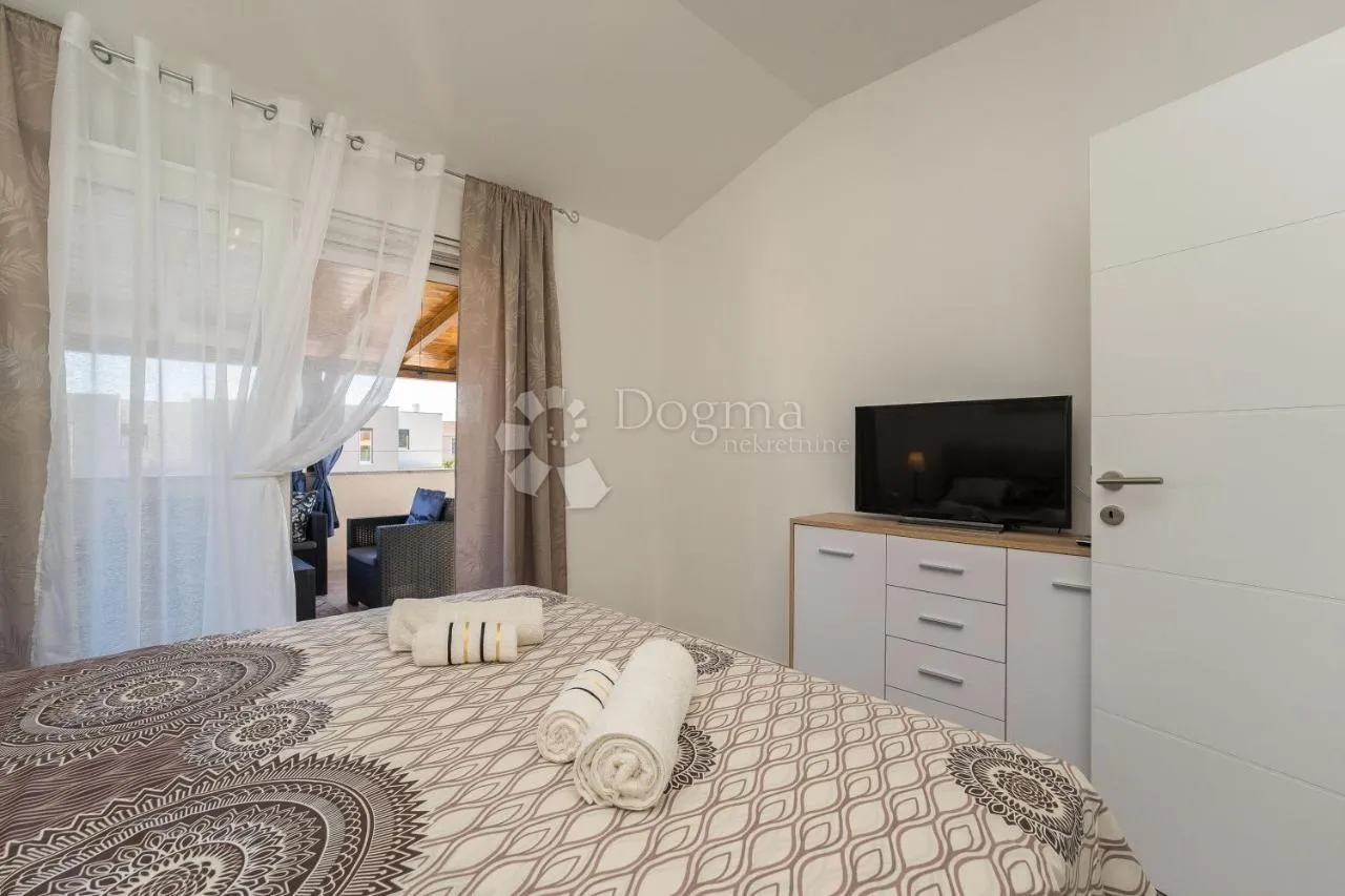 villa 100m od mora - slika 14