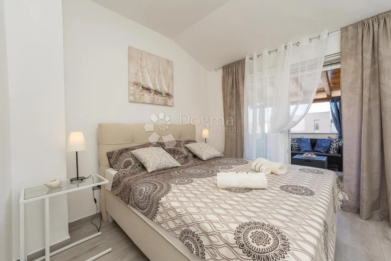 villa 100m od mora - slika 13
