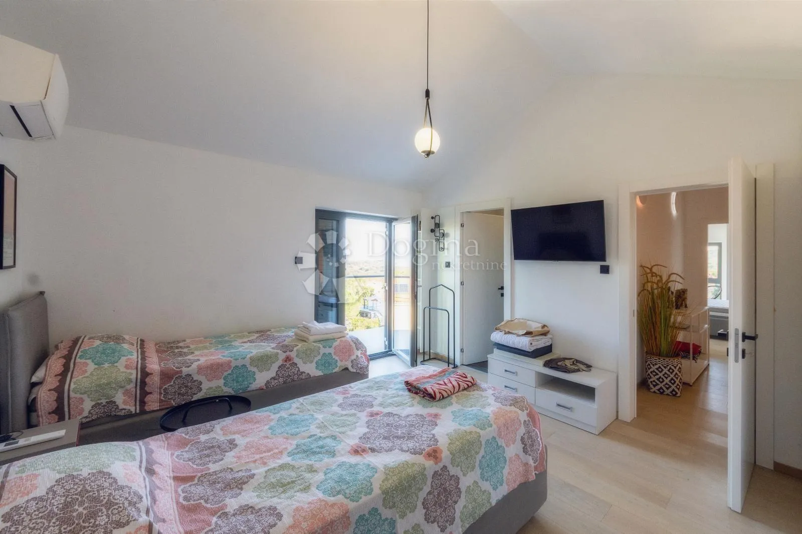 villa sa prekrasnim pogledom na more i bazenom - slika 22