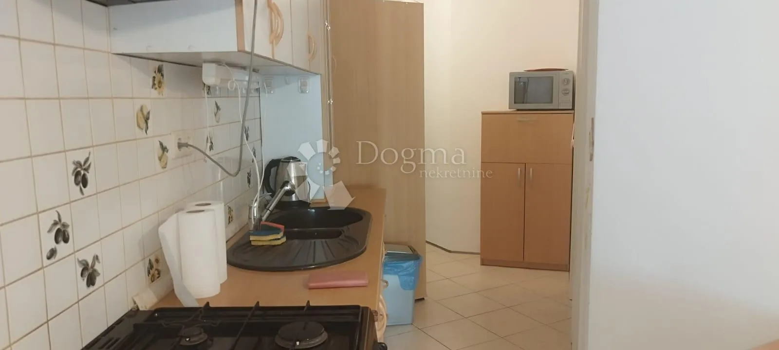 grad krk - apartman s velikom okućnicom - slika 5