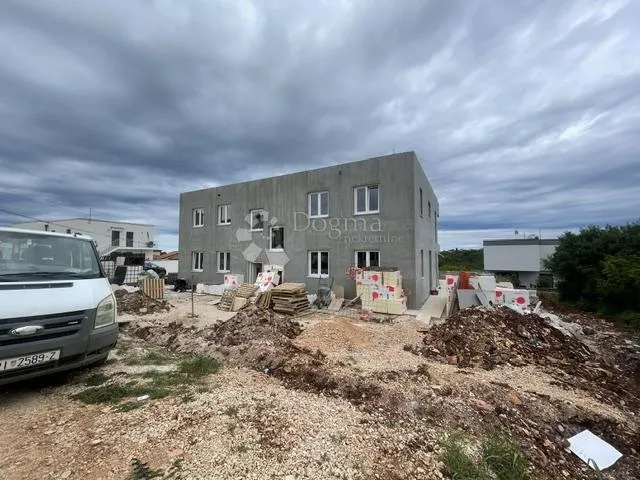 umag, predivan apartman s okućnicom - slika 2