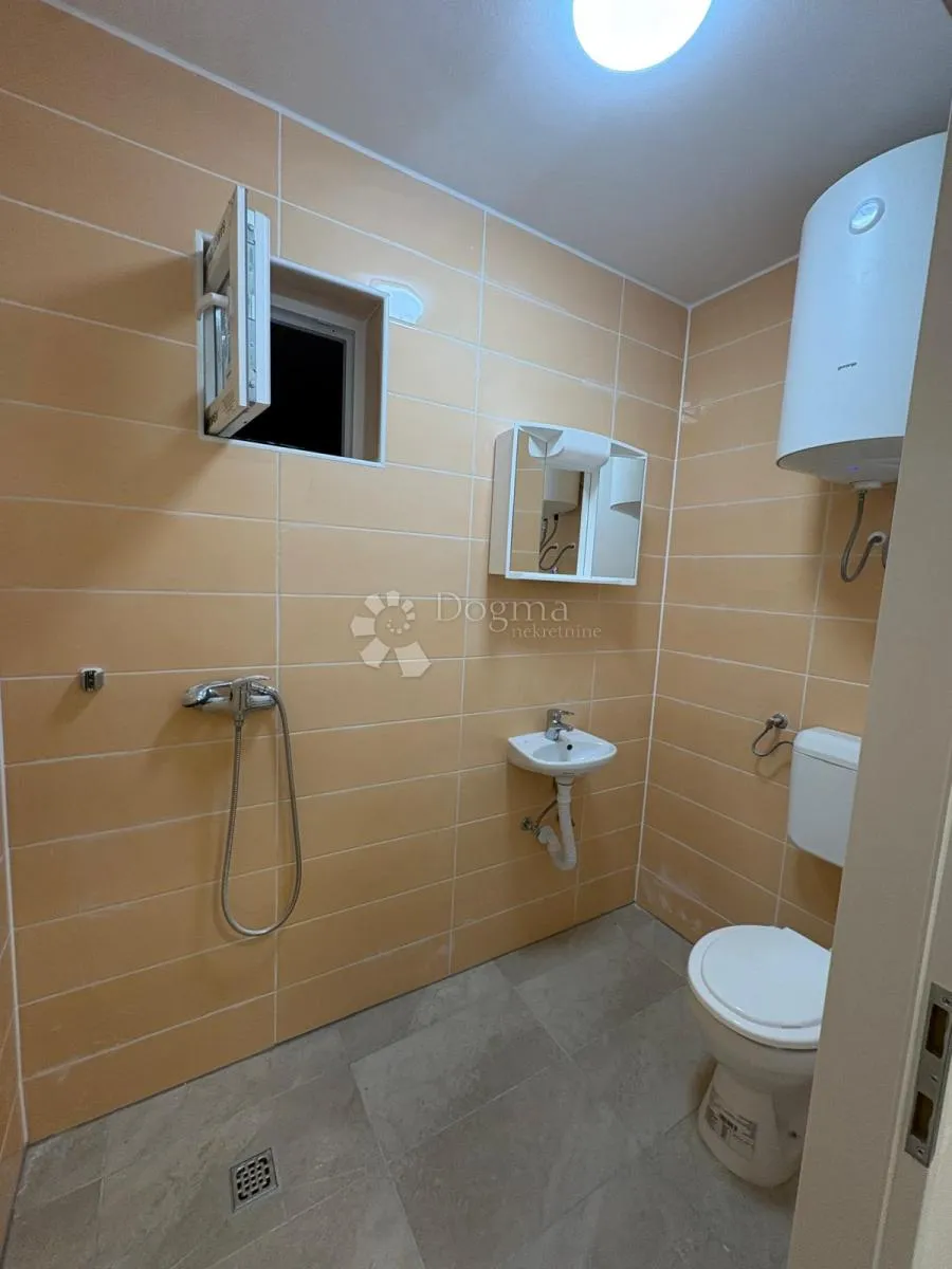 prostrana katnica u retfali – 291 m² s dvorištem - slika 27