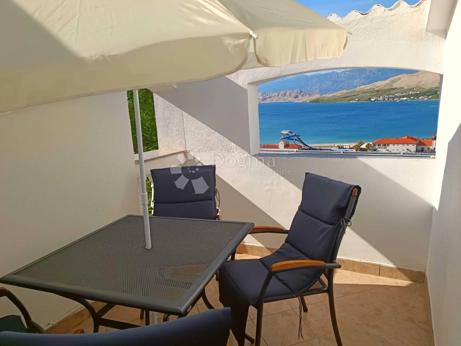 otok pag kuća sa 4 apartmana - slika 9